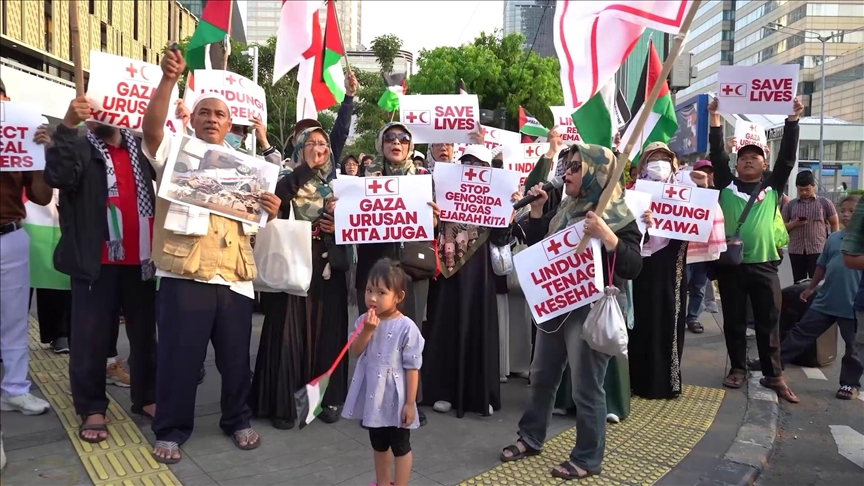 Punonjësit shëndetësor indonezianë në protestë kundër sulmeve izraelite në Gaza
