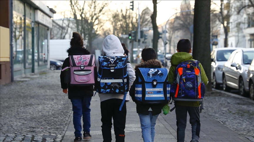 Germany considers school lessons to prepare students for crisis and war situations