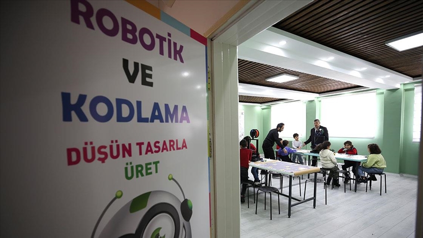 Muş'ta öğrenciler robotik kodlama atölyesinde hayallerini tasarlıyor