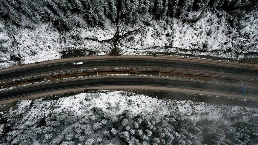 Ilgaz Dağı'nda kar ve sis etkili oluyor