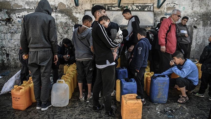 آلاف الفلسطينيين بلا ماء بعد قصف إسرائيل محطة تحلية مياه شرق غزة ( تقرير إخباري)