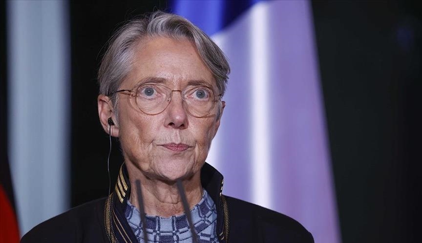 Les élèves doivent "se préparer très jeunes à la façon dont ils se projettent dans une formation" (Elisabeth Borne)