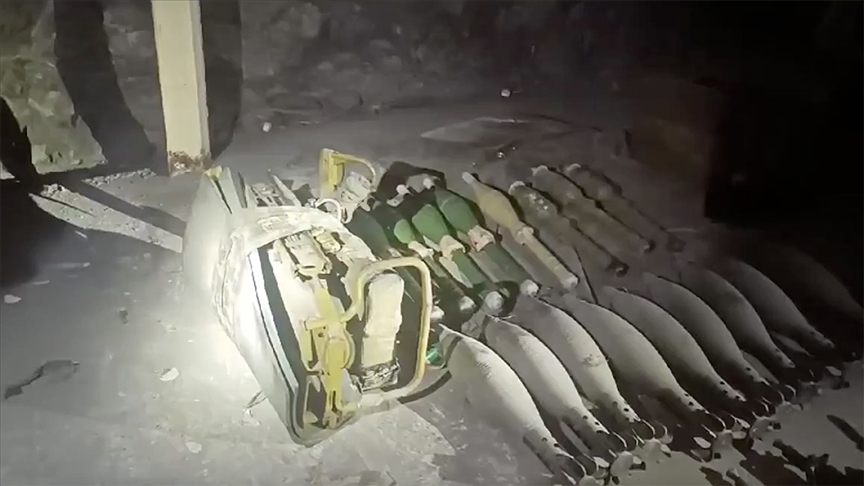 Pençe-Kilit Operasyonu bölgesinde teröristlere ait silah, mühimmat ve yaşam malzemesi ele geçirildi