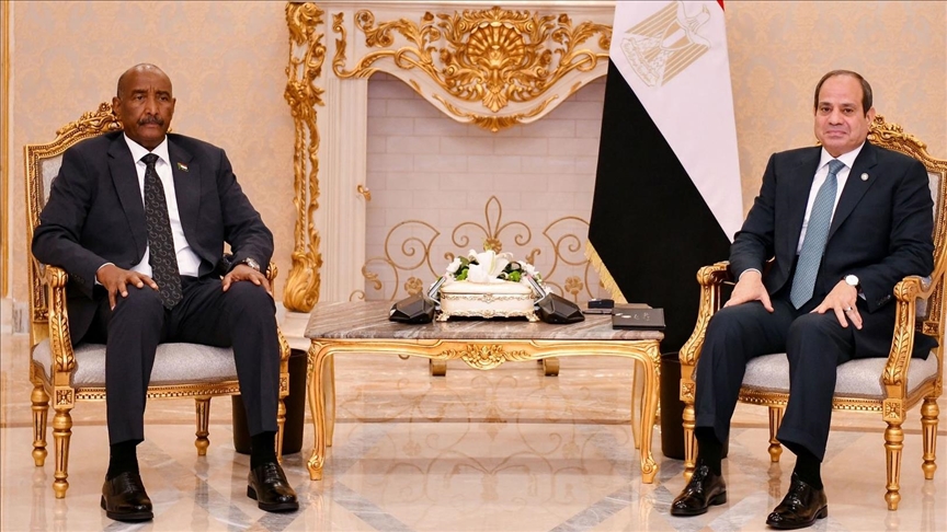 Sudan’s Burhan receives message from Egyptian president on boosting ties