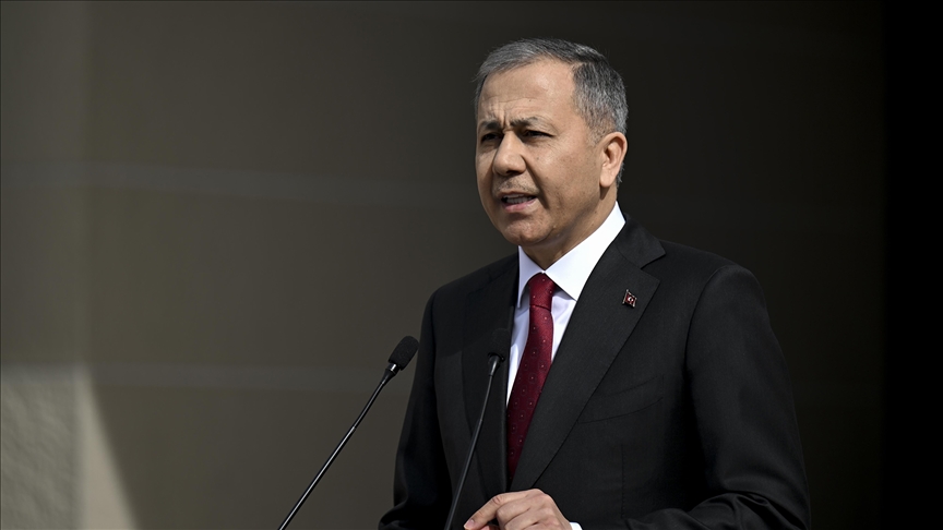 İçişleri Bakanı Yerlikaya, 120 göçmen kaçakçılığı organizatörü ile 519 göçmenin yakalandığını bildirdi
