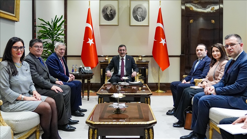 Cumhurbaşkanı Yardımcısı Yılmaz, Şili Dışişleri Bakanı Klaveren ile bir araya geldi