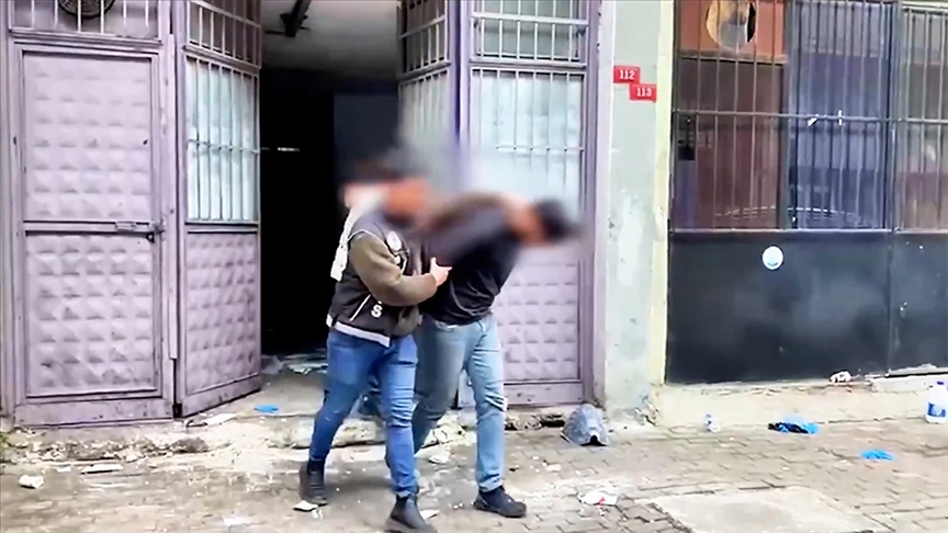 İstanbul ve Diyarbakır'da uyuşturucu operasyonlarında 16 şüpheli yakalandı