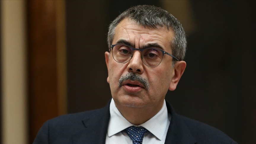Bakan Tekin'den "okulların erken kapanacağına dair iddialara" yanıt