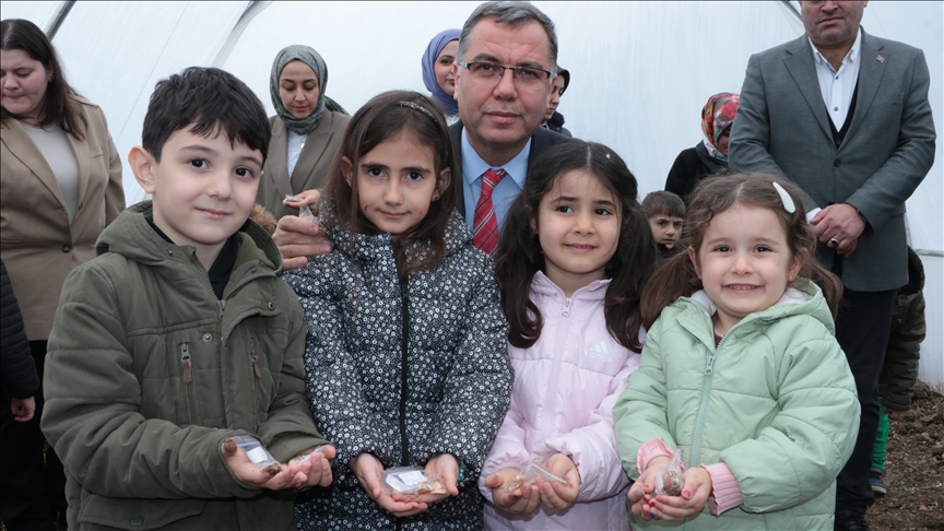 Yozgat'ta ata tohumları miniklerin ellerinde filizlenecek