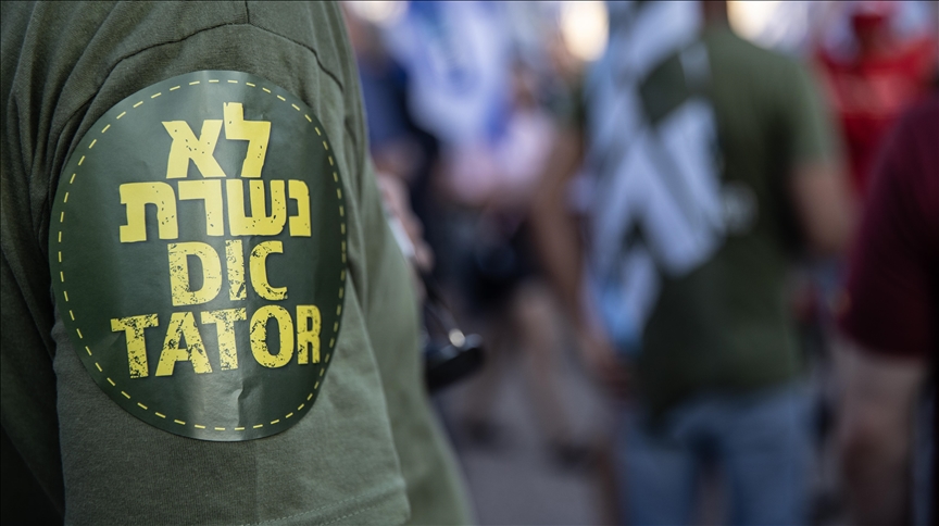 Israeli threatens to expel 970 pilots over Gaza war protest