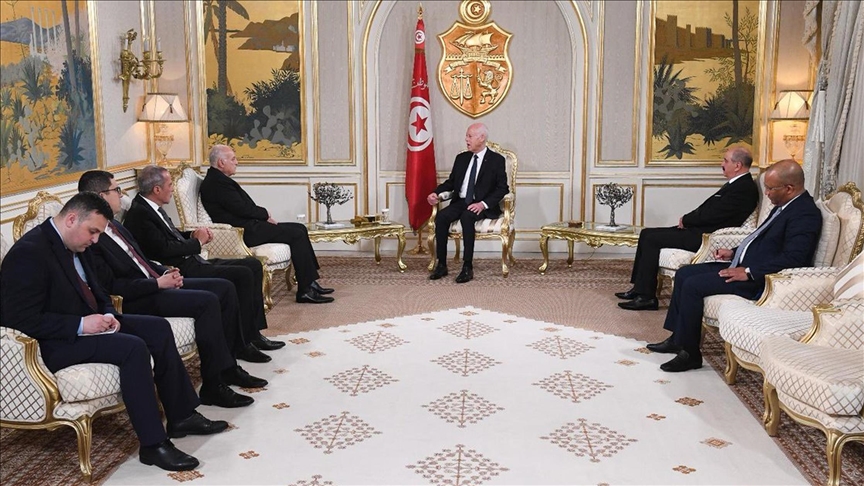 تونس والجزائر تبحثان تعزيز العلاقات والتنسيق إقليميا ودوليا