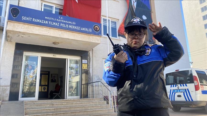 Mersin'de Down sendromlu kızın polis olma hayali bir günlüğüne gerçekleştirildi