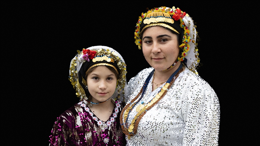 Tradita 500-vjeçare me veshje shumëngjyrëshe mbahet gjallë në qytetin turk Muğla