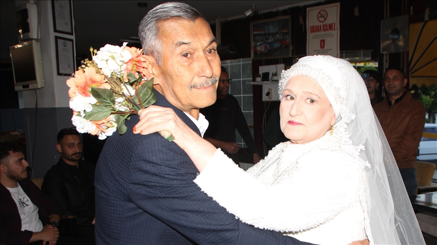 Antalyalı çift düğün hayalini 45 yıl sonra gerçekleştirdi