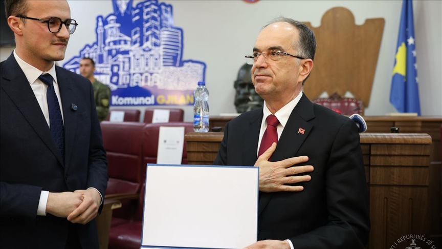 Presidenti Begaj shpallet “Qytetar Nderi” i Gjilanit