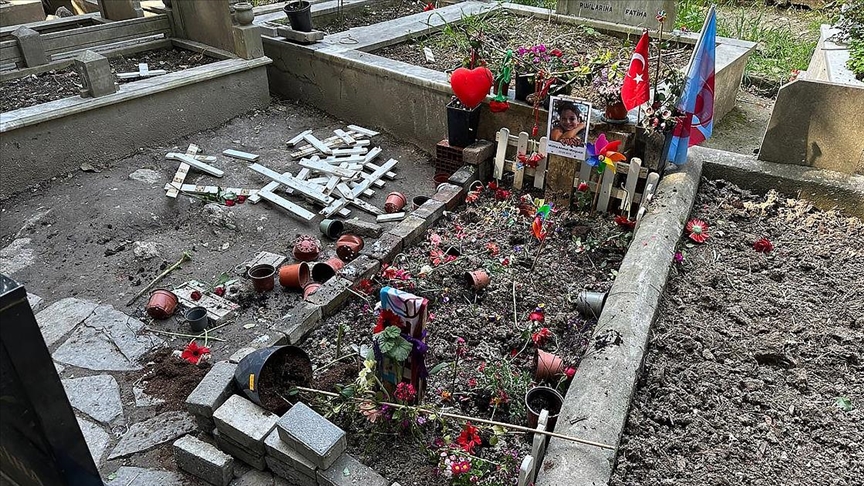 Kadıköy'de bıçaklı saldırıda hayatını kaybeden Minguzzi'nin kabri tahrip edildi