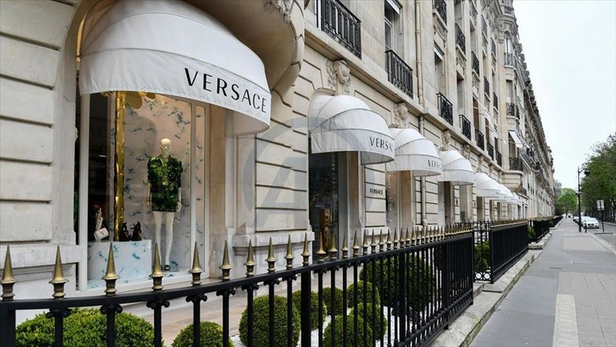 Prada blen rivalin Versace për 1,25 miliard euro