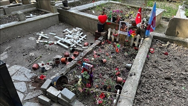 Kadıköy'de bıçaklı saldırıda hayatını kaybeden Minguzzi'nin kabri tahrip edildi
