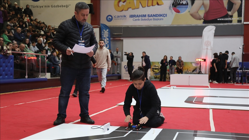 Samsun'da öğrencilerin geliştirdiği robotlar yarıştı