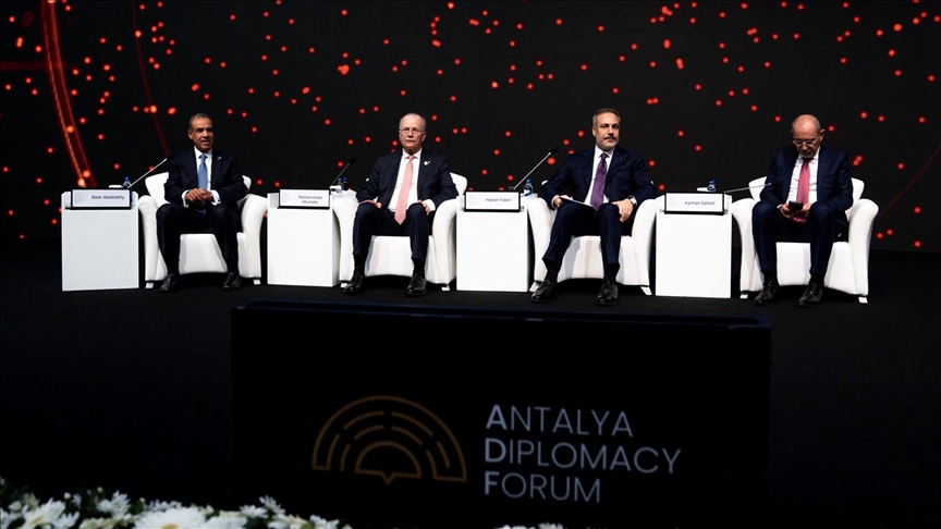 منتدى أنطاليا.. رفض عربي إسلامي لتهجير الفلسطينيين تحت أي شعار (محصلة)