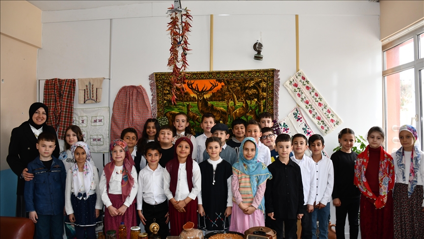 Bilecik'te ilkokul öğrencileri yöresel şiveyi öğrenip kamera karşısına geçti