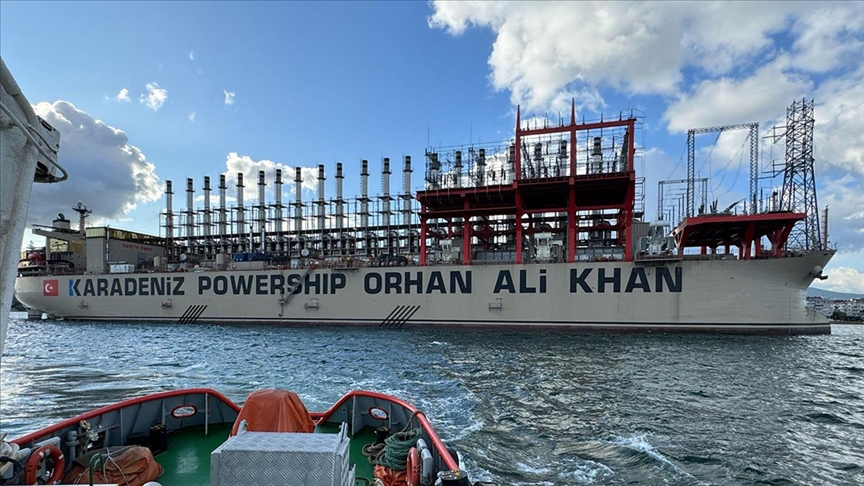 Yalova'da karaya oturan gemiyi kurtarma çalışmaları sürüyor