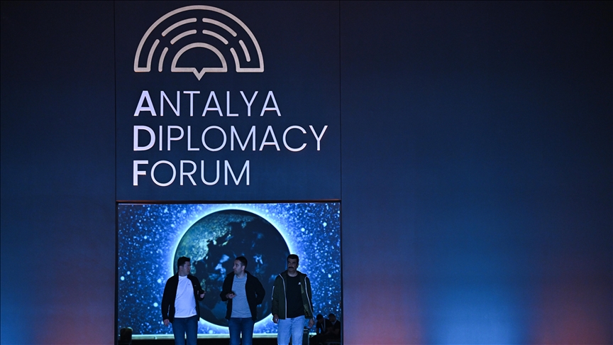 SNHR Direktörü Abdülgani, Suriye yönetiminin kendini tanıtması için ADF'nin önemli olduğunu söyledi