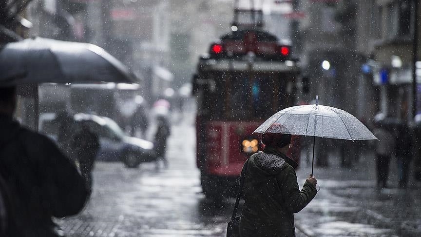 İstanbul'da sağanak ve fırtına etkili oluyor