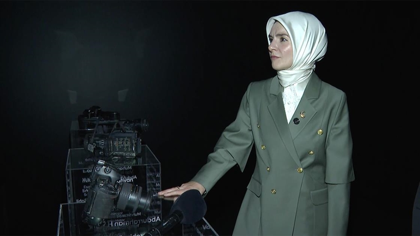 Aile ve Sosyal Hizmetler Bakanı Göktaş, AA standını ziyaret etti