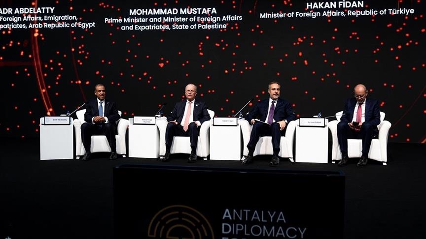 На ADF-2025 главы МИД Египта, Иордании и Палестины обсудили вопрос Газы