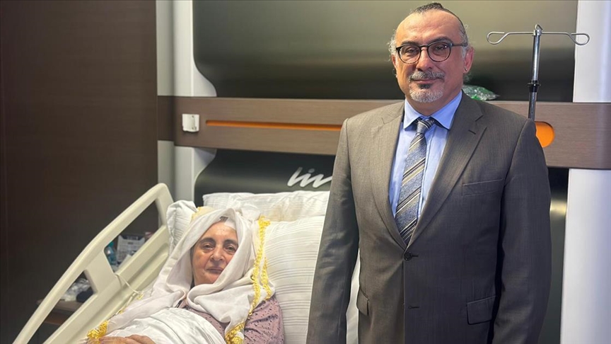 Parkinson ile 10 yıllık mücadelesinde "beyin pili" ameliyatı umut oldu