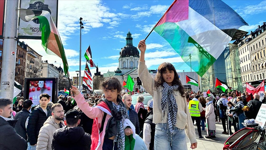 Dünyada İsrail'in Gazze ve Batı Şeria'ya yönelik saldırıları protesto edilmeye devam ediyor