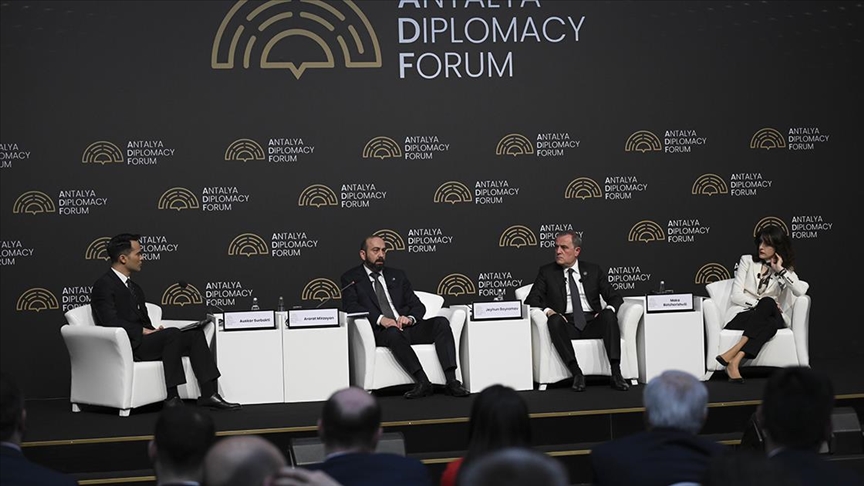 Antalya Diplomasi Forumu'nda Güney Kafkasya'nın barış, işbirliği ve kalkınma olanakları ele alındı
