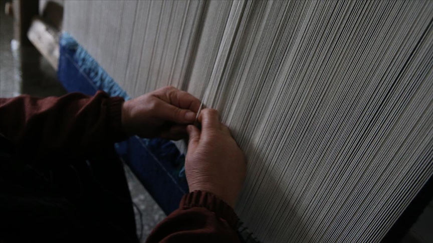 Tokat Halaçlı'da kadınlar, 25 yıldır ara verdikleri halı dokumacılığına yeniden başladı