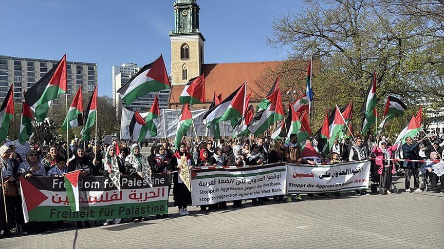 برلين.. مظاهرة تطالب بوقف العدوان الإسرائيلي على غزة والضفة