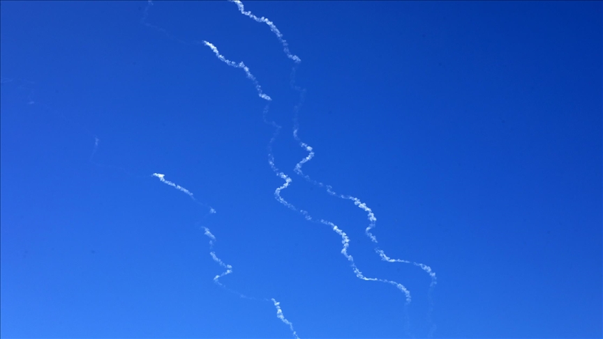 إعلام عبري: دوي صافرات إنذار وسط إسرائيل جراء اعتراض صاروخ من اليمن