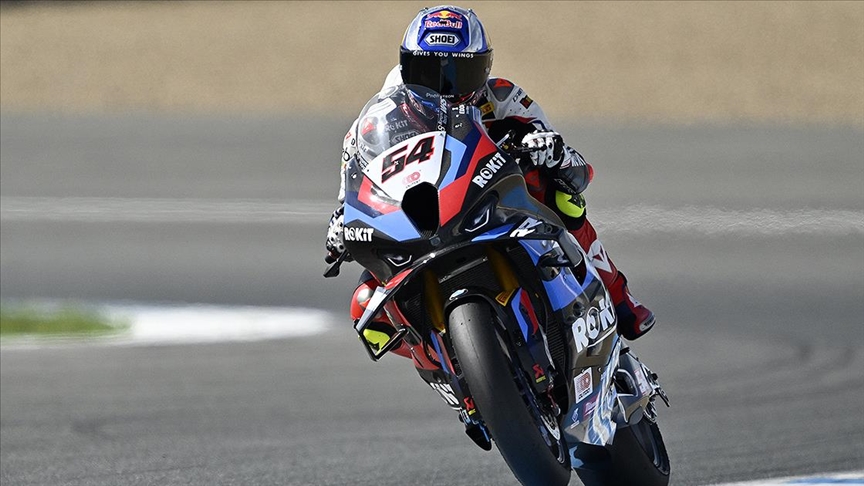 Toprak Razgatlıoğlu, superpole yarışında 1'inci, ikinci yarışta ise 8'inci oldu