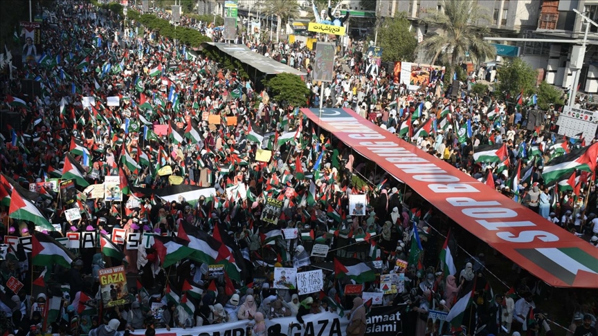 Tens of thousands flood streets of Pakistan in solidarity with Palestinians Tens of thousands flood streets of Pakistan in solidarity with Palestinians