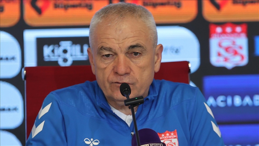 Sivasspor Teknik Direktörü Çalımbay: Kalan maçlarımızı güzel bir şekilde bitirmeye çalışacağız"