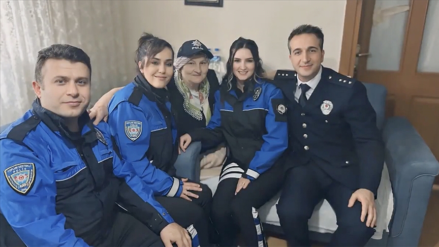 Erzincan'da 112'yi arayıp polisleri çok sevdiğini söyleyen Suzan nineye sürpriz