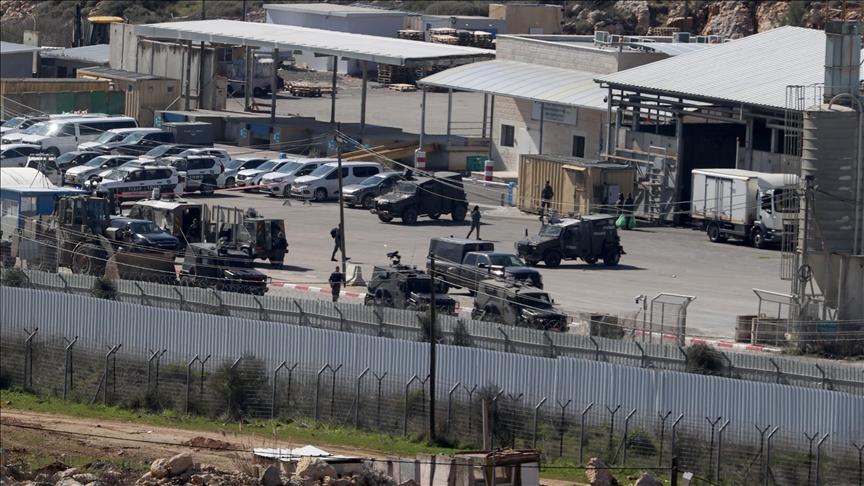 Israeli army releases 10 Palestinian detainees from Gaza