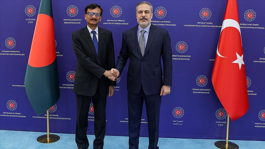 Dışişleri Bakanı Fidan, Bangladeş geçici hükümeti Dışişleri Danışmanı Hossain ile görüştü