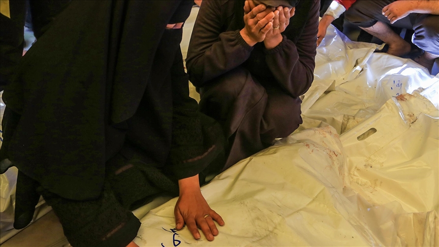 غزة.. إسرائيل تقتل فلسطينيين اثنين بقصف خيمة نازحين في ملعب 