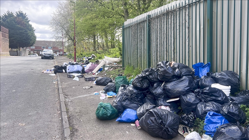 Bin strikes could spread across UK as councils face financial crisis, union warns