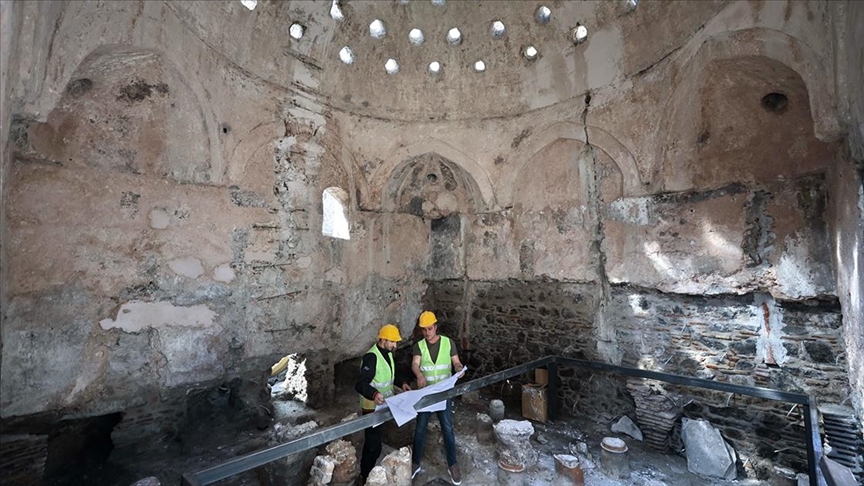 İzmir'deki tarihi Kıllıoğlu Hamamı'nın restorasyonu yeniden başladı