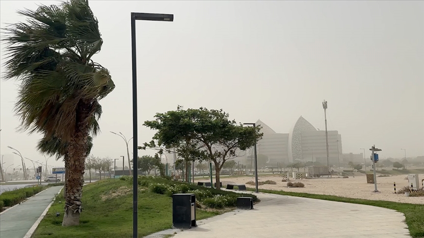 Katar'da etkili olan kum fırtınası hayatı olumsuz etkiliyor