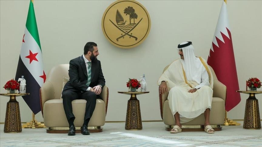 En visite officielle au Qatar, Ahmed al-Charaa accueilli par l'émir du Qatar, Cheikh Tamim bin Hamad Al-Thani