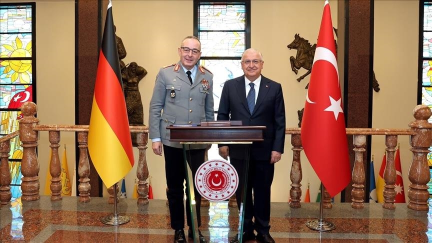 وزير الدفاع التركي يستقبل رئيس الأركان الألماني