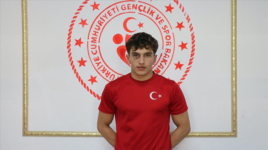 Ağrılı Hamza Yerlikaya, ismini taşıdığı "Asrın Güreşçisi"ni örnek alıyor