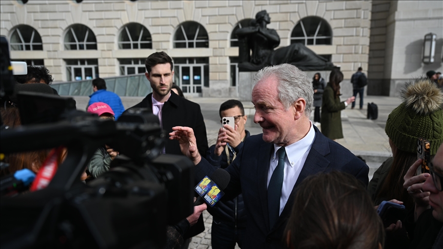Sen. Chris Van Hollen arrives in El Salvador to push for release of Maryland man mistakenly deported
